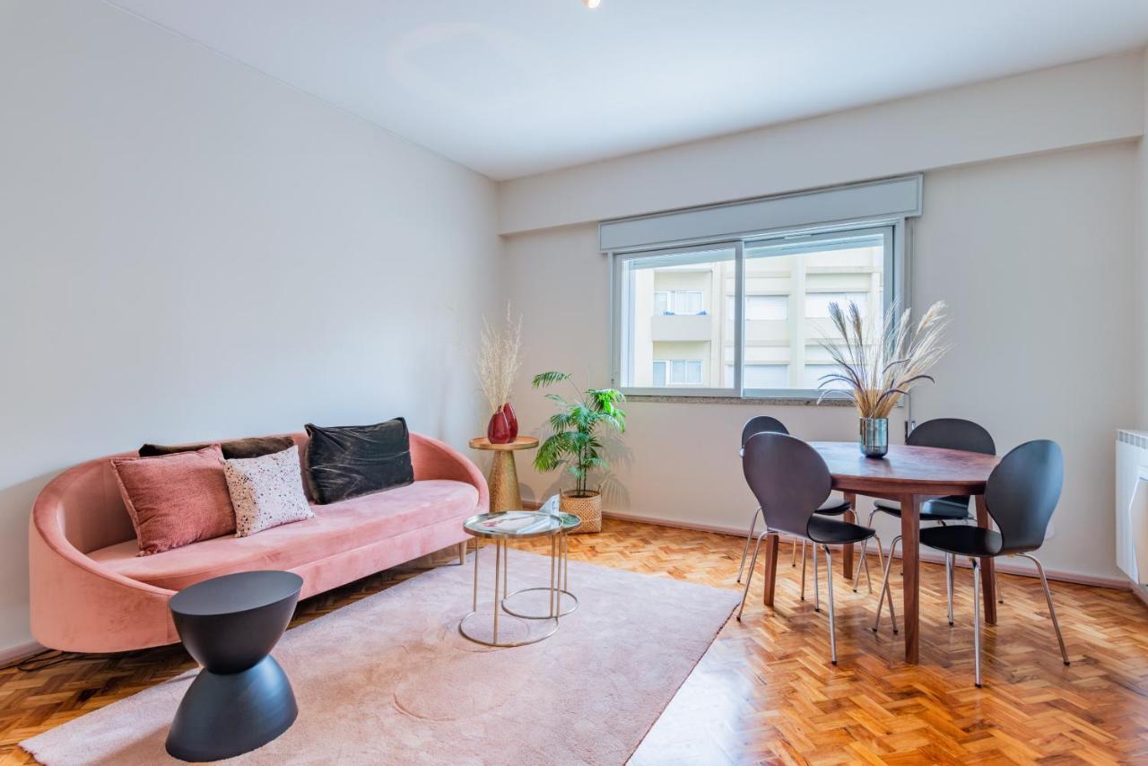 ポルトAmazing Duplex - Mid Century Experience & Parkingアパートメント エクステリア 写真